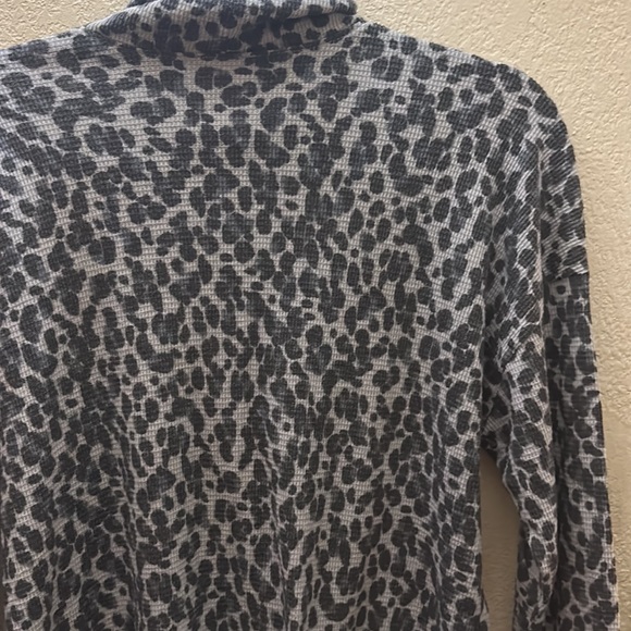 Vince Camuto Cowl Neck Top - Picture 9 of 11